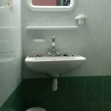 White 1 Apartment *