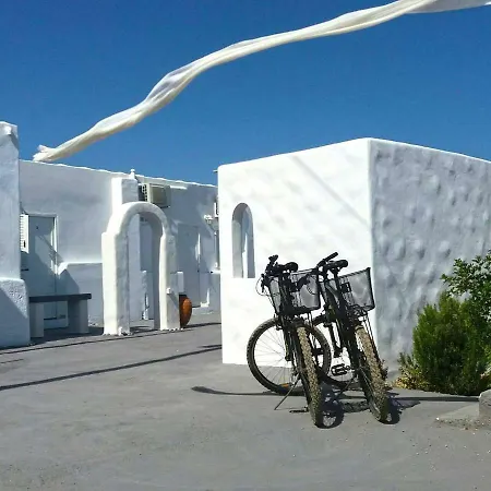 White 1 Apartment *