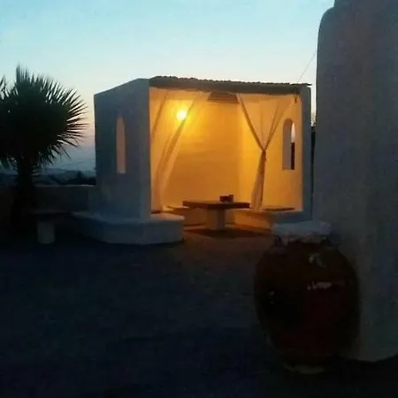 White 1 Apartment *
