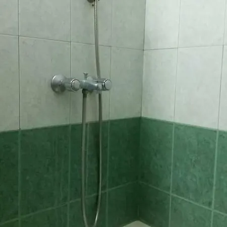 White 1 Apartment Komia