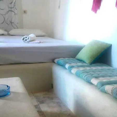 White 1 Apartment