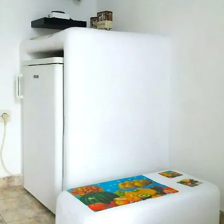 White 1 Apartment *